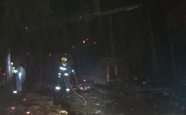 Galpão com fornalhas pega fogo em Siderópolis