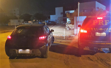 Casal não devolve carro alugado e é preso pela PRF em SC