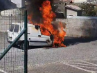 Veículo da UBS do bairro Wosocris, em Criciúma, é consumido por incêndio (FOTOS e VÍDEO)