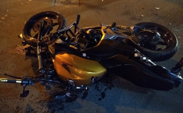 Jovem fica ferida após colisão entre carro e moto em Urussanga