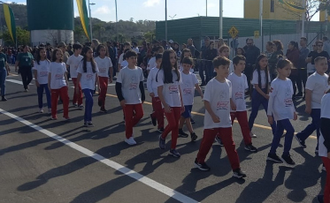 Confira uma galeria de fotos do desfile cívico em Criciúma 