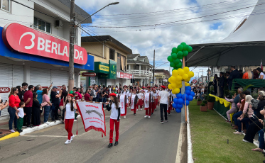 Confira fotos do desfile de 7 setembro em Forquilhinha