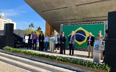 Troca da bandeira marca abertura da Semana da Pátria em Criciúma