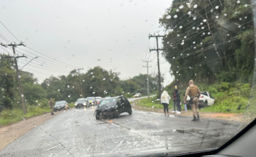 Criciúma: acidente entre dois veículos é registrado na Avenida Imigrantes Poloneses