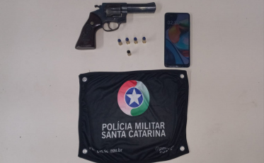 Jovem tenta fugir da polícia com veículo roubado e acaba preso em Criciúma