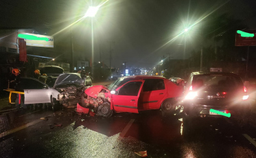 Três pessoas são hospitalizadas após acidente em Criciúma