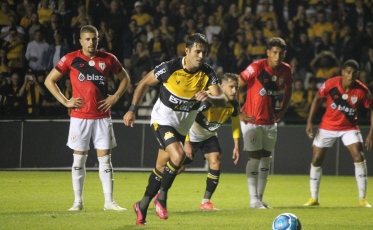 “Apesar dos números, sempre tentei me encaixar em um modo tático”, diz Eder