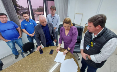 Governo de Içara firma convênio com a Associação de Aposentados e Pensionistas