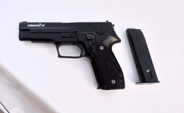 PM flagra três criminosos em posse de drogas e simulacro em Criciúma