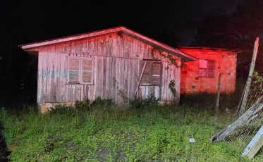Sombrio: Incêndio é registrado em residência; homem tem parte do corpo queimada