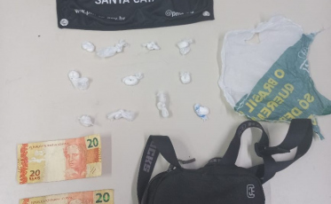 PM prende homem com buchas de cocaína em Nova Veneza