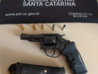 Criciúma: Homem é preso por porte ilegal de arma de fogo no bairro Mina União