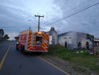 Residência abandonada pega fogo em Criciúma