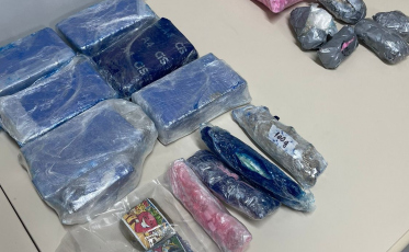 PRF encontra drogas escondidas em encomendas na BR-101 (VÍDEO)