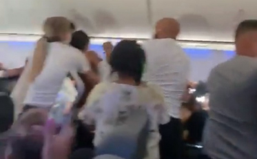 Vídeo: Briga entre passageiros causa confusão e faz voo da Gol atrasar