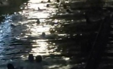 Assista ao momento em que o cabo da ponte pênsil rompe em Passo de Torres (VÍDEO)