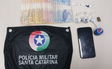 PM prende dupla por tráfico de drogas em Criciúma