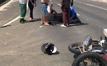 Criciúma: Motociclistas ficam feridos após colisão no bairro São Luiz