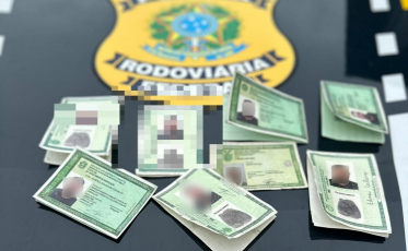 Motorista com oito identidades diferentes é preso na BR-101