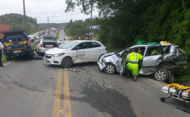 Homem tenta fugir com mais de 200 quilos de maconha e provoca acidente 