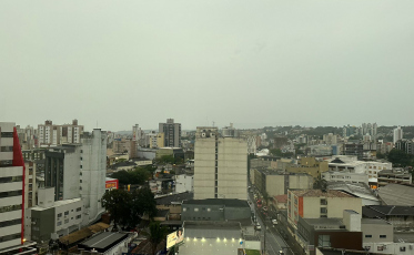 Márcio Sônego: chuva dá uma trégua e terça-feira tem previsão de aberturas de sol (ÁUDIO)