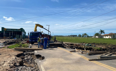 Após rompimento de areais, trecho está com trânsito interditado em Jaguaruna (ÁUDIO)