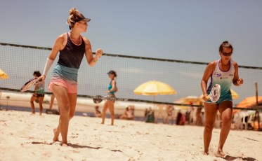 Beach tennista criciumense enfrenta melhores do mundo no Sul Special Cup