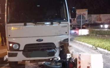 Motociclista fica gravemente ferido após ser atropelado por caminhão em Urussanga