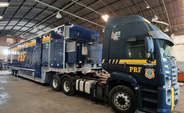 PRF apresenta Cinema Rodoviário em carreta (VÍDEO)