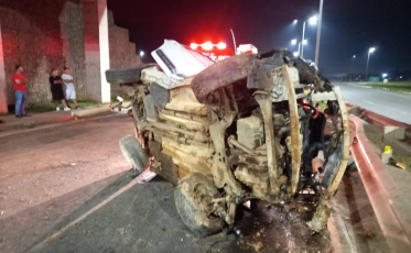 Içara: motorista fica preso às ferragens após grave acidente de carro na Via Rápida