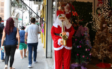Intenções de gasto para o Natal têm crescimento de 30%, aponta economista