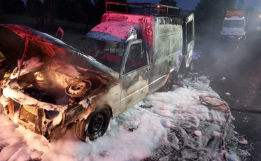 Incêndio toma conta de veículo em Criciúma