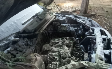 Veículo pega fogo às margens da SC-445 em Içara