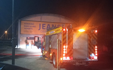 Incêndio atinge loja de roupas em Içara