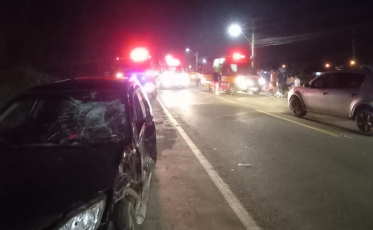 Acidente entre carro e moto deixa dois hospitalizados em Balneário Rincão