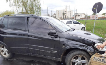 Idoso corta frente de motociclista e a deixa gravemente ferida em Sombrio