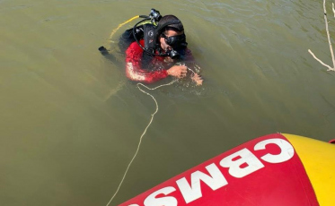 Com apoio de drone, bombeiros continuam buscas por menina que caiu em rio