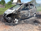 Carro é destruído por fogo em Santa Rosa do Sul