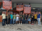 Trabalhadores protestam contra fechamento de agência do Itaú em Criciúma