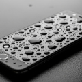 Celular à prova d’água? Nem sempre é para sempre