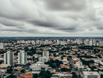 Fim de janeiro chega com queda de temperatura e alerta para o tempo no sábado