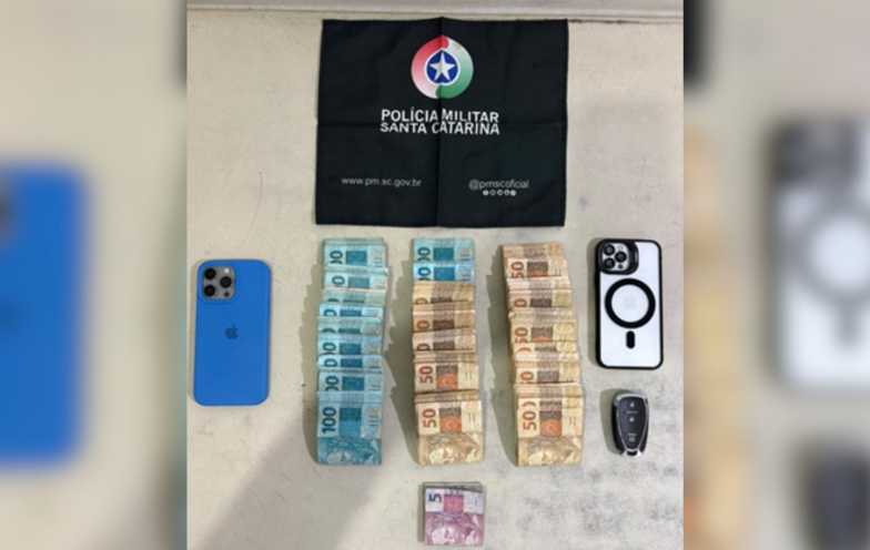 Homem é preso com mais de R$ 22 mil escondidos na roupa íntima em Araranguá