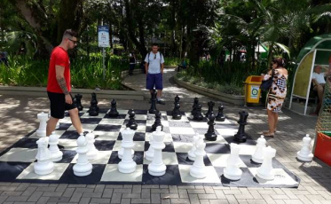 Praça Nereu Ramos recebe Xadrez em Movimento