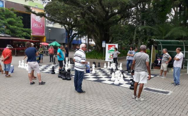 Xadrez em Movimento movimenta a praça Nereu