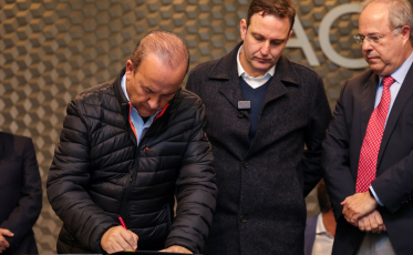 Governador de SC assina Plano Estadual de Transição Energética Justa