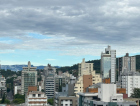 Céu nublado e previsão de chuva em Criciúma e região
