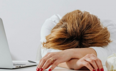 Cobranças do fim de ano elevam ansiedade e estresse emocional