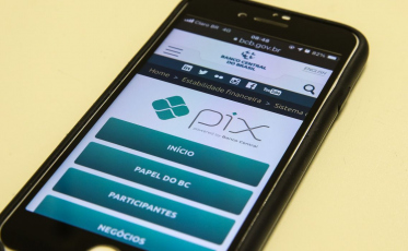 Receita Federal alerta sobre fake news envolvendo Pix e transações financeiras