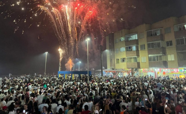 Fogos, música e multidão: veja como foi a virada em Arroio do Silva