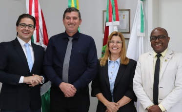 Mesa Diretora da Câmara de Criciúma anuncia renúncia coletiva